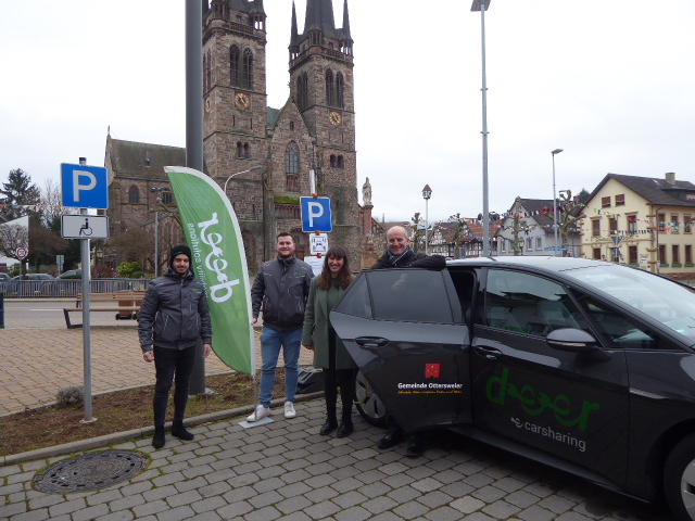 Herr Kizmaz und Herr Söll von der Deer GmbH gemeinsam mit Frau Hodapp und Bürgermeister Pfetzer (v.l.n.r)